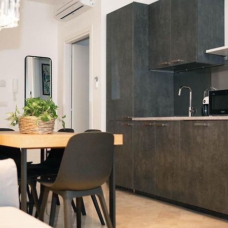 Black Marble - Design Apartment Bari Esterno foto