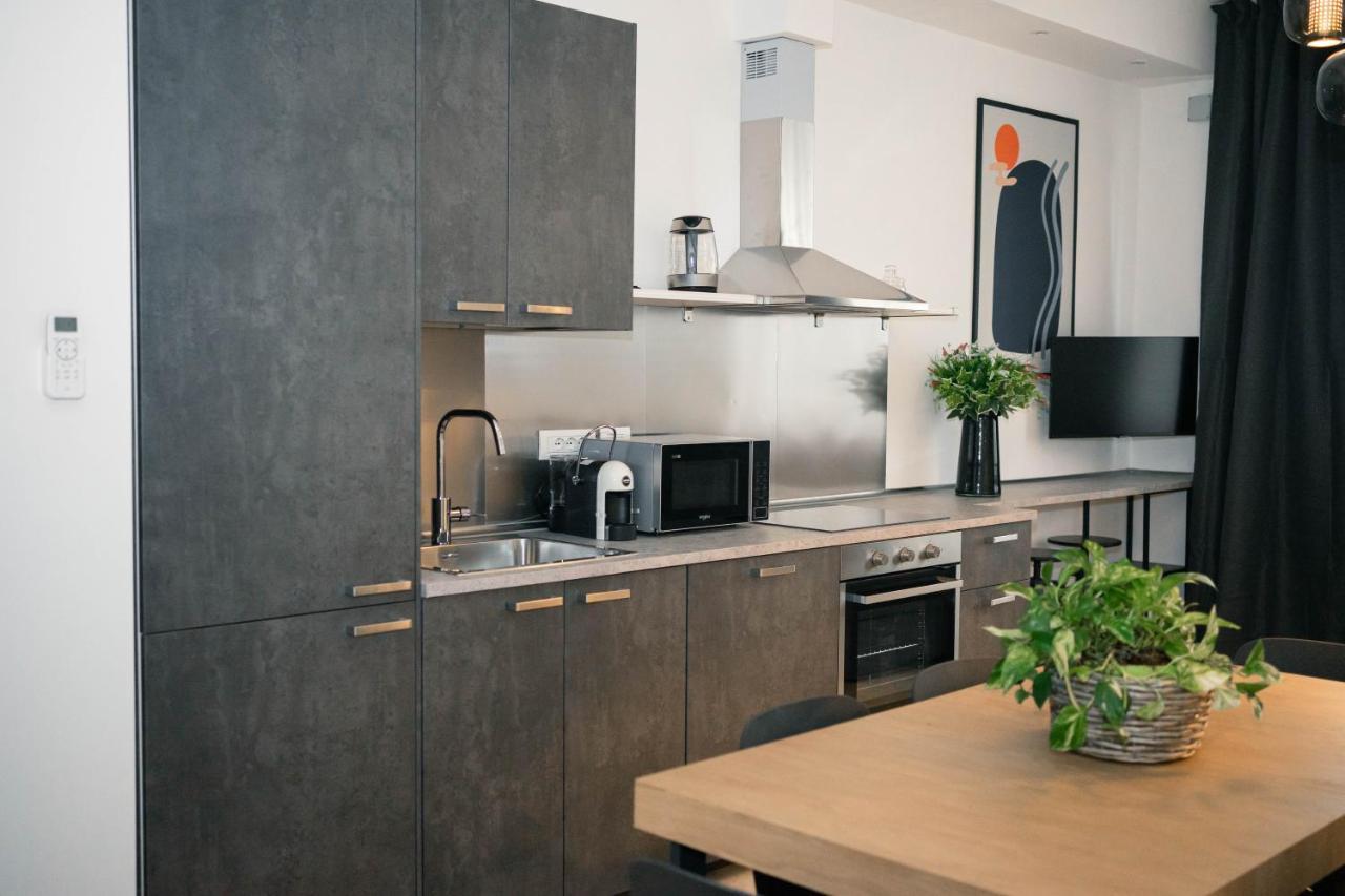 Black Marble - Design Apartment Bari Esterno foto
