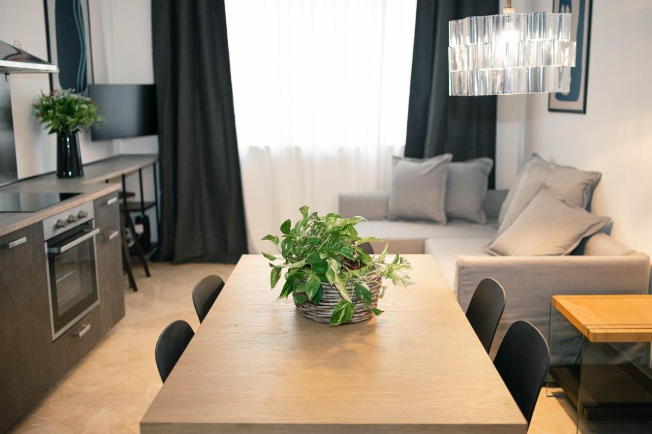 Black Marble - Design Apartment Bari Esterno foto