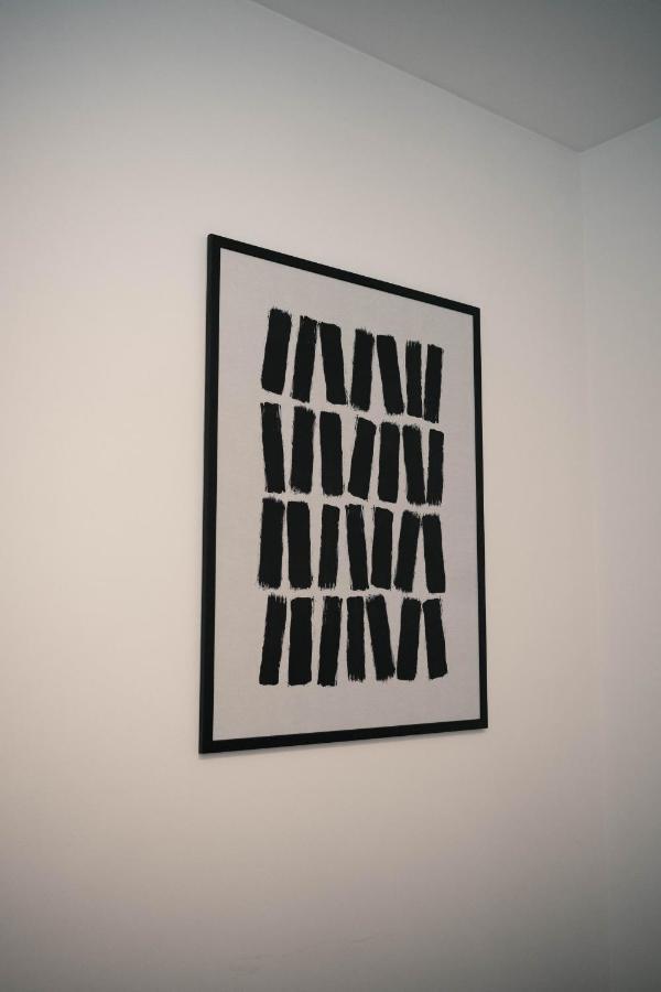 Black Marble - Design Apartment Bari Esterno foto
