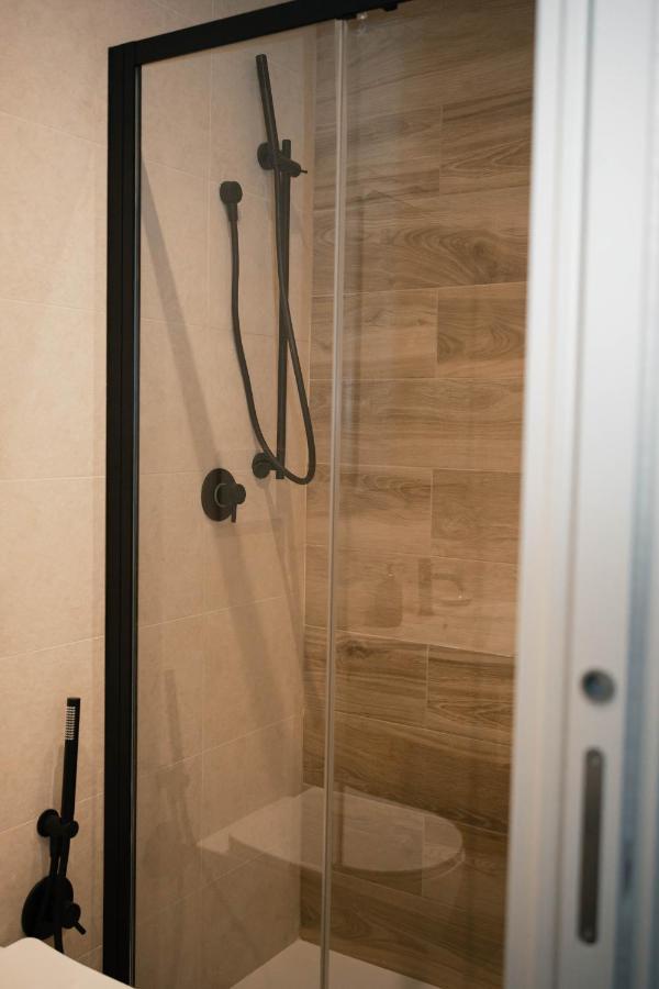 Black Marble - Design Apartment Bari Esterno foto