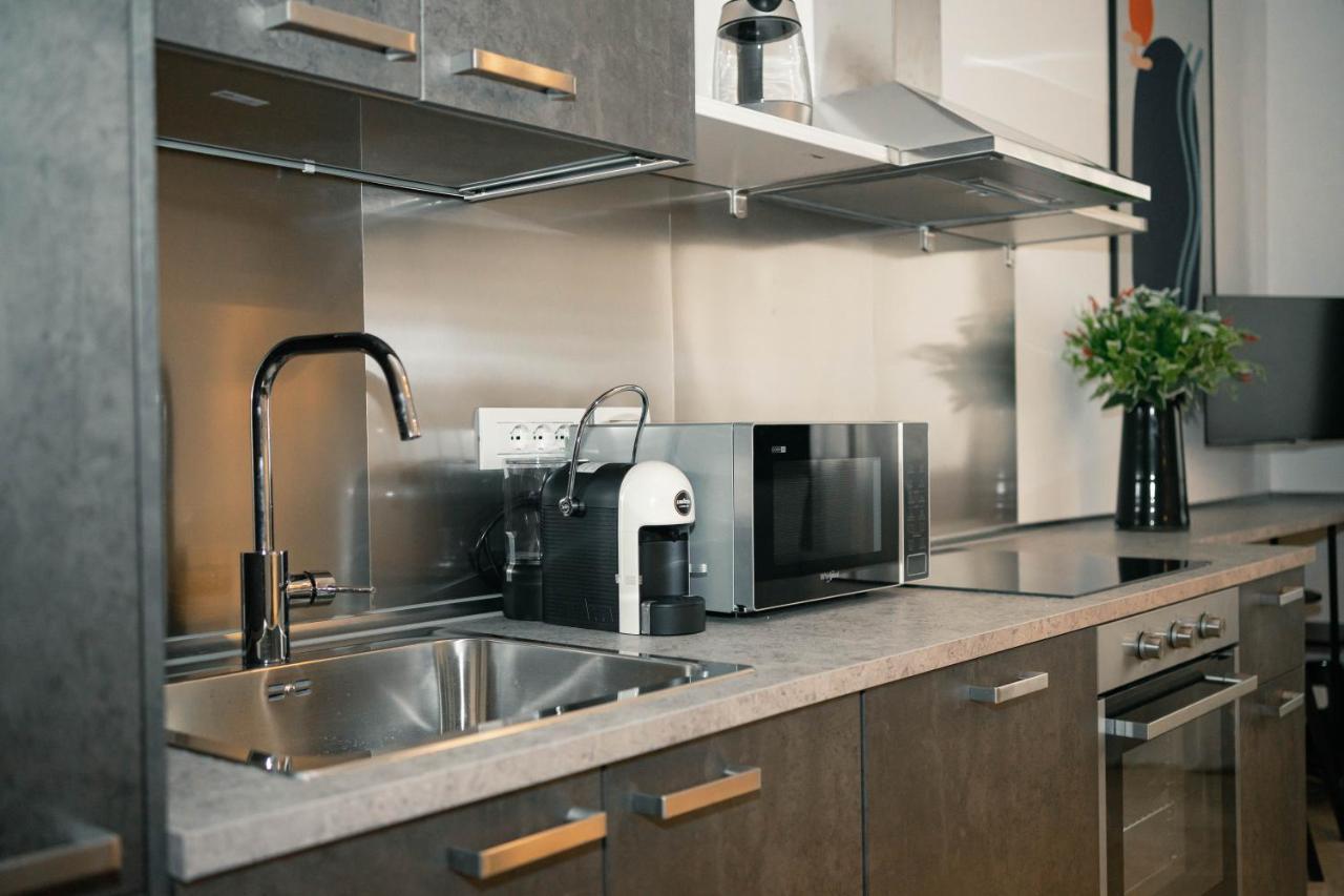 Black Marble - Design Apartment Bari Esterno foto
