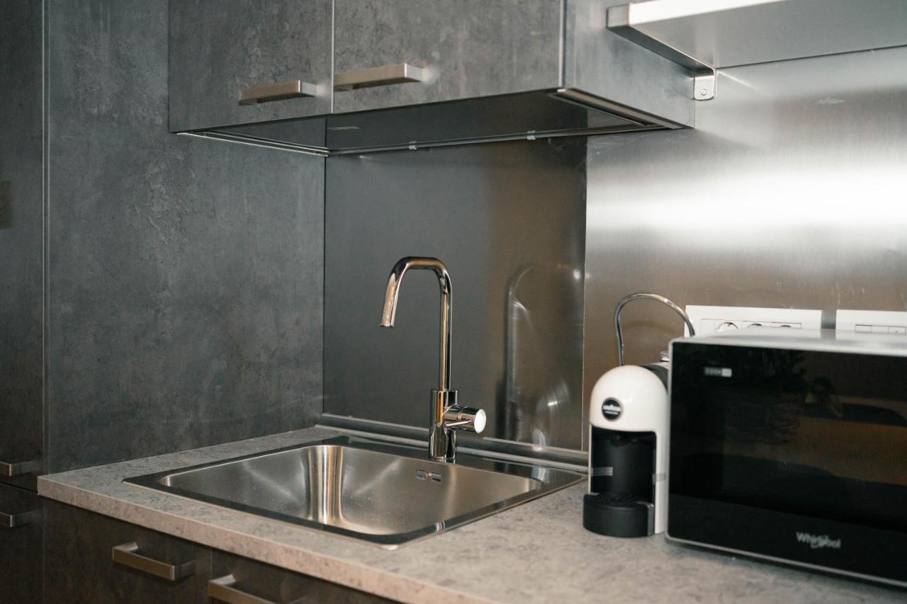 Black Marble - Design Apartment Bari Esterno foto