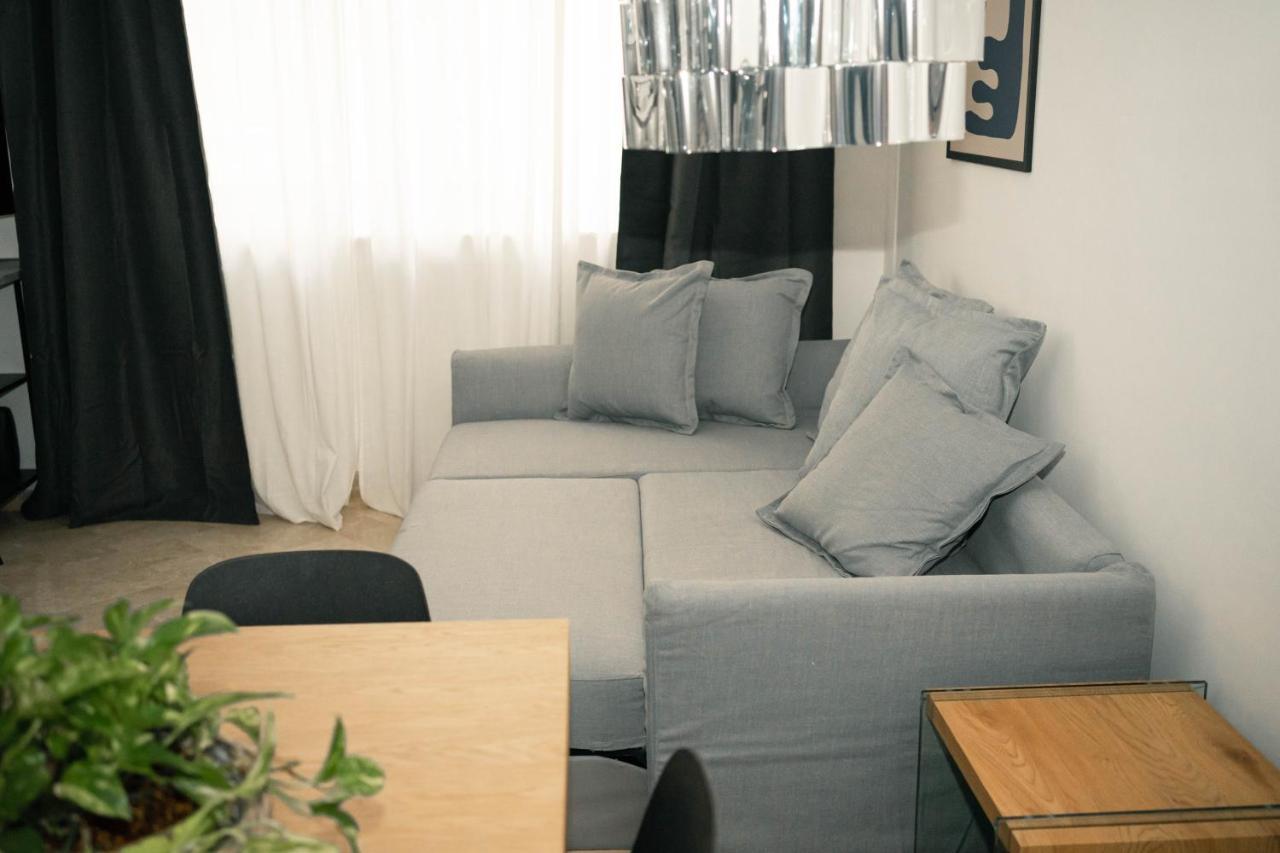 Black Marble - Design Apartment Bari Esterno foto