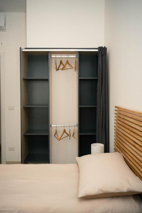 Black Marble - Design Apartment Bari Esterno foto